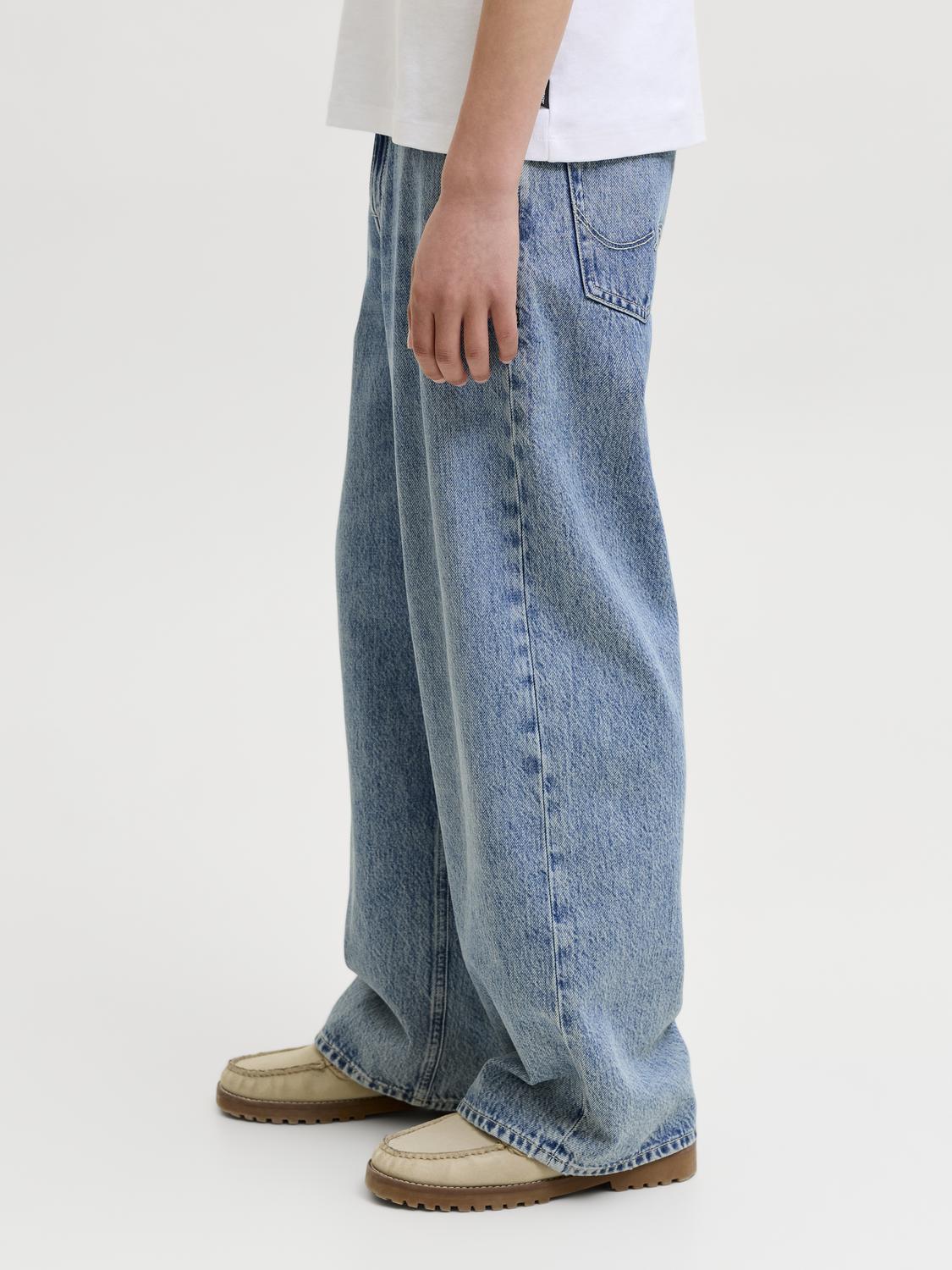 model_shot-detail